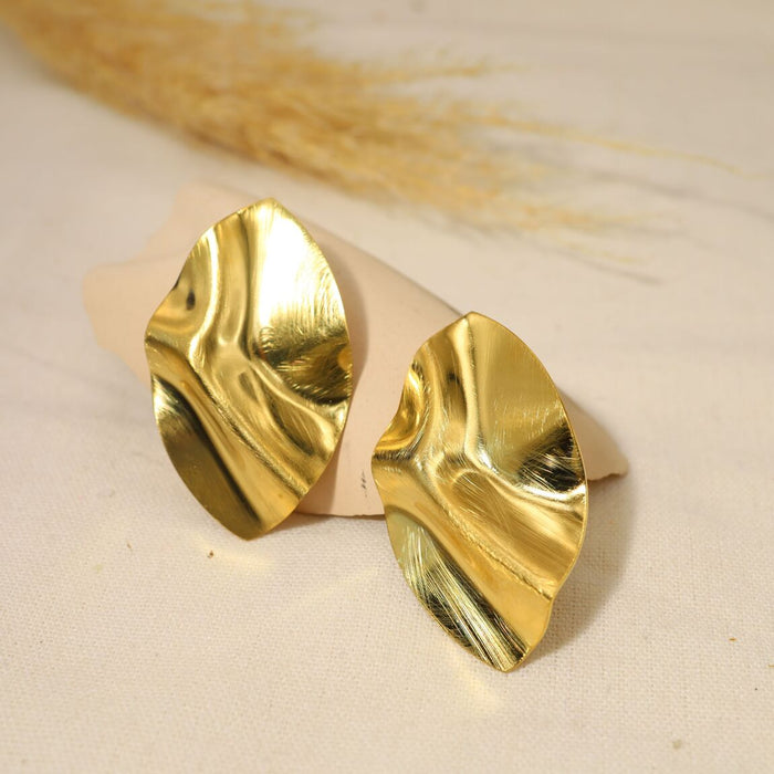 Boucles d'oreilles dorées effet froissé